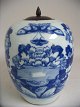 Large Chinese 
bojan in 
porcelain, 19th 
century. 
Decorated in 
blue with water 
plants and ...