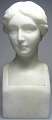 Kvindebuste i 
alabast, 
Tyskland, o. 
1900. 
Signeret.: 
Conzen. H.: 18 
cm.