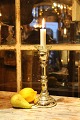 Old candlestick in mercury silver with wavy collar and fine patina. Height: 25.5cm