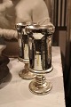 A nice pair of 
vases in old 
mercury silver. 

Height: 
23.5cm.