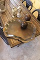 Old French tray 
in trimmed 
metal with a 
super nice dark 
patina. 
Dimensions: 
60x47cm.