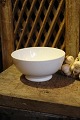 Old French 
cream-colored 
earthenware 
bowl. 
H: 9cm. Dia.: 
19cm.