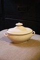 Small, oval 
tureen lid old 
cream-colored 
earthenware 
(Has a smaller 
hair crack on 
one side) ...