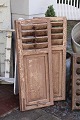 An old pair of 
decorative 
French shutters 
with fine 
patina.
Dimensions: H: 
109cm. B: 41cm.