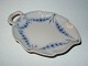 Bing & Grondahl 
Empire, Small 
Leaf shaped 
cake dish
Decoration 
number 198
Length 19.5 
...