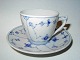 Bing & Grondahl 
Blue Fluted, 
Coffee Cup and 
Saucer
Decoration 
number 102 or 
305
The cup ...