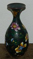 Black vase in 
ceramics from 
Wedgwood from 
Capri Series 
with decoration 
of colorful 
flowers in ...