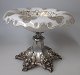 Centerpiece in 
silver with 
crystal bowl, 
c. 1880. 
Germany. 
Hexagonal base 
with 
decorations in 
...