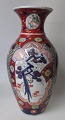 Imari vase, 
19th century. 
Japan. 
Polychrome 
decoration with 
cobalt blue, 
gilt, red, etc. 
...