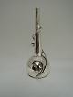 Orchide vase. 
Sterling (925). 
NIA. Produced 
1954. Height 17 
cm.
