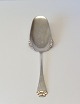 Water lilly 
cake server 
Stamped the 
tree towers 
1924
Length 22 cm.