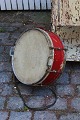 Decorative old 
drum with fine 
patina. H: 15 
cm. Dia.: 35 
cm.