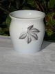 Falling Leaves 
Bing & Grondahl 
porcelain. B&G 
Falling Leaves 
smal vase no. 
183a. Height 6 
cms. ...