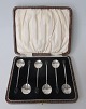 2 Boxes with 12 
tea spoons in 
silver, with 
coffee beans as 
a shank, 19th 
century. 
England. L.: 
...