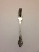 Georg Jensen 
Lily of the 
Valley 
Silver/Sterling 
Silver Dinner 
Fork No 2. 
Measures 20 cm 
/ 7 7/8 in.

