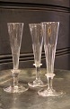 Elegant 
classic, old 
French 
champagne glass 
(flute) 
H: ca. 19 cm. 
They are old 
hand-blown so 
...
