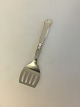 Cohr Herring 
Server with 
silver handle
Measures 15.5 
cm L (6 7/64")
Weighs 32 g / 
1.15 oz