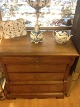 Beautiful oak 
Empire Chest 
with 4 Drawers.
 Anno 1800 
Century first 
half.
 Width: 86 cm. 
...