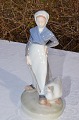 Royal porcelain 
figurie. Royal 
Copenhagen 
Goose-girl, no. 
528. height 
18.5 cm. 1. 
Quality, fine 
...