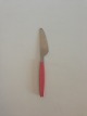 Georg Jensen 
Stainless Red 
Strata Lunch 
Knife. Measures 
18 cm / 7 3/32 
in.