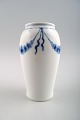Empire B & G 
Vase.
Height: 13.5 
cm. x 7 cm.
Bing and 
Grondahl B & G, 
No. 678.
1. Quality, in 
...