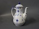 B&G blue 
fluted/-painted 
ribbed coffee 
jug, stamped 
#18.
24,5x12,5 cm.
