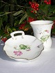 Bing & 
Groendahl 
porcelain. Hand 
painted vase 
Leaf-shaped 
dish. Fine 
condition.