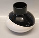 2767 White and 
black Columbine 
vase, round 
with short neck 
12 cm
Columbine Art 
Faience ...