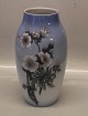 Bing and 
Grondahl B&G 
288-5243 Vase 
white flowers  
25 cm Marked 
with the three 
Royal Towers of 
...