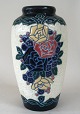 Fajance vase, 
af mærket 
Amphora, Czecho 
Slovakie, o. 
1900. H.: 23 
cm. Polykrom 
dekoration med 
...
