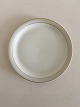 Bing & Grondahl 
Tiber Cake Dish 
No 101. 24.5 cm 
dia (9 41/64"). 
White with 
Light Grey 
Border and ...