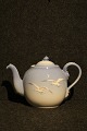 Tea pot in 
seagull from 
Royal 
Copenhagen. 
1.Quality. 
Decoration no. 
238.
H: 17cm. , 
26x14cm.