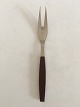 Georg Jensen 
Strata Brown 
Meat Fork. In 
stainless steel 
and plast. 
Measures 18.5 
cm / 7 9/32 in.