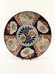 Imari porcelain 
dish dia. 32 
cm. 19th 
century. No. 
306394