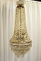 Great prism 
crown, 19th 
century. 
Denmark. 
Height: 82 cm. 
Dia: 36 cm. For 
5 light bulbs. 
With 708 ...