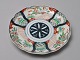 Japanese 
porcelain plate 
decorated with 
plant 
ornamentation. 
Diameter: 21.5 
cm.