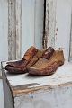 A pair of 
decorative old 
French shoe 
grenadier of 
wood with super 
nice patina.