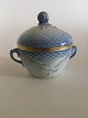 Bing & Grondahl 
Seagull with 
Gold Sugar Bowl 
No 593/94A. 
Measures 9 cm / 
3 35/64 in. 
diameter.