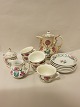 Children's coffee service
Antique children's coffee service made of faience
About 1900
Saxony, Villeroy & Boch
Please note: Some of the parts are defective