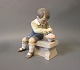 Boy with 
spinning top, 
no.: 1205 by 
Dahl Jensen.
Dimensions: H: 
17.5 cm, W: 14 
cm and D: 10 
cm.
