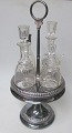 Plet de Menage, silver plated, 19th century. With 4 bottles. Height: 36.5 cm. Stamped.Really nice!