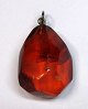 Polished amber 
piece with 
pendant. 
Denmark. 
Height: 3 cm.