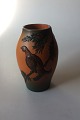P. Ipsen Vase 
med urfugl No 
450 XL. Måler 
21 cm