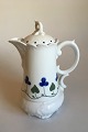 Bing & Grondahl 
Art Nouveau 
Coffee Pot. 
Measures 23 cm 
/ 9 1/16". 
Repare on Lid