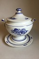 Bing & Grondahl 
Jubilee Service 
Large Tureen 
with Tray. 
Measures 25 cm 
/ 9 27/32" dia. 
30 cm / ...