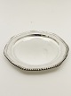 Silver plated 
serving tray D. 
33 cm. No. 
336476