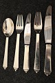Georg Jensen 
"Pyramid" 
silver cutlery 
- sterling 
silver:
Dinner knife: 
L: 22.5cm. ...