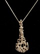 Sterling silver 
necklace 40 cm. 
and pendants in 
organic shape 
4.3 x 1.8 cm. 
No. 338802