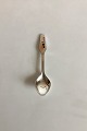Meka Sterling 
Silver 
Christmas 
teaspoon 1975. 
Measures 11 cm 
/ 4 21/64 in. 
With Agfa logo