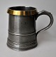 Pint mug in 
pewter, Askell 
& Chambers, 
London. 19th 
century. Pewter 
with brass 
edge. Stamped. 
...